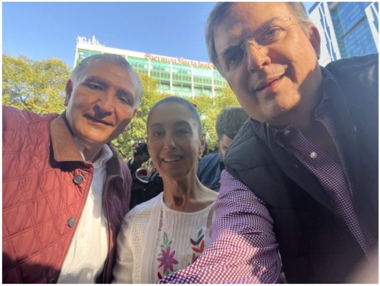 Ebrard, a codazos… 