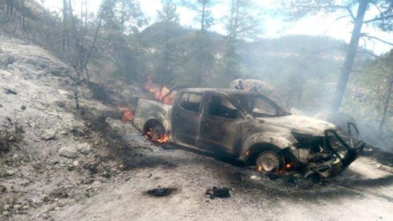 Balacera deja 8 muertos y 2 vehículos calcinados en Guachochi, Chihuahua