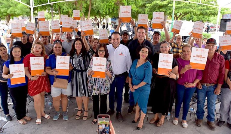 Rebasa Toño Astiazarán meta de entrega de títulos de propiedad