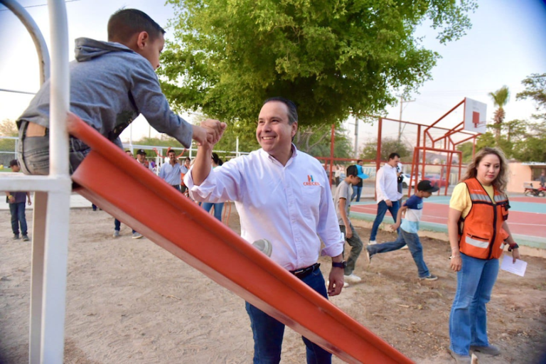 Entrega Toño Astiazarán a familias Parque rehabilitado en la colonia Virreyes