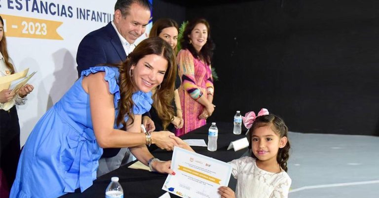 Acompaña Toño Astiazarán a familias de graduantes de estancias infantiles de DIF Hermosillo