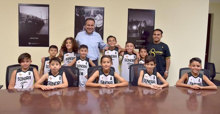 Apoya Toño Astiazarán a equipo rumbo al Festival Nacional de MiniBasketball en Mérida