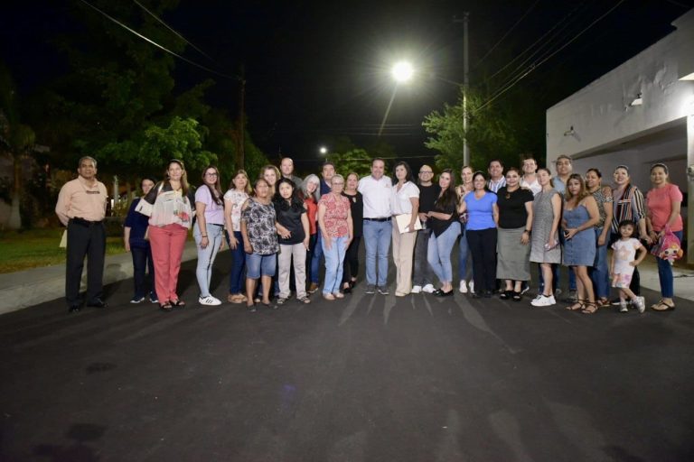Entrega Toño Astiazarán recarpeteo en Fraccionamiento San Lorenzo