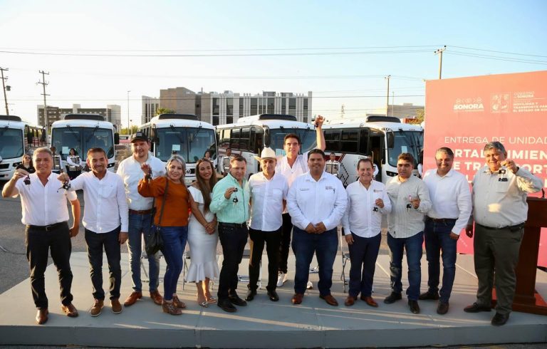 Fortalece gobernador Alfonso Durazo servicio de transporte con entrega de 163 unidades para 13 municipios