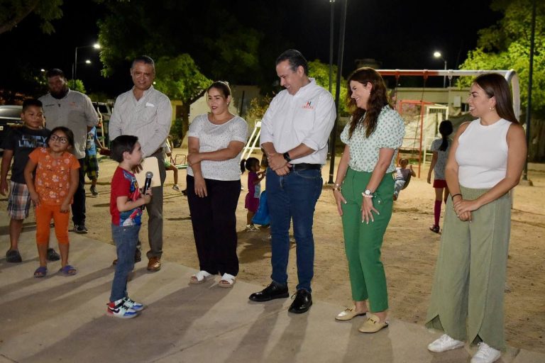Regresa Toño Astiazarán a la Villa Verde y cumple promesa al pequeño Jesús Oiram