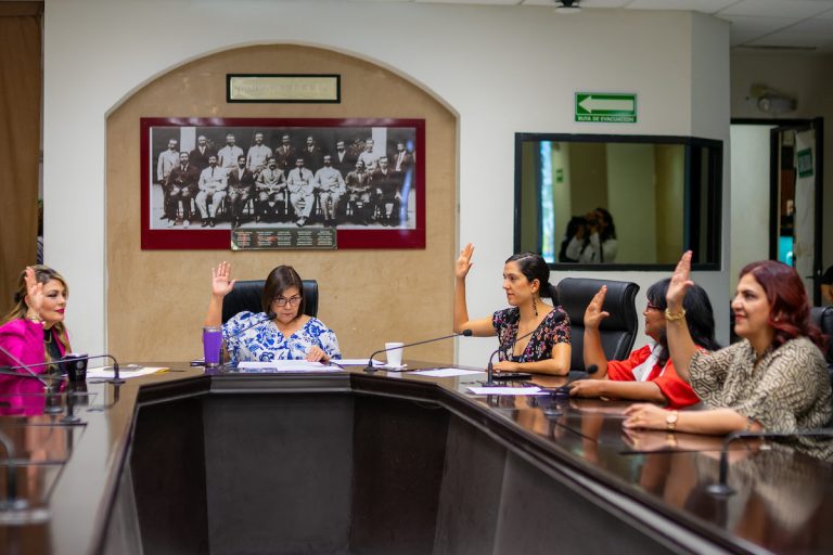 Aprueban proyecto de convocatoria para la entrega de presea del poderío de las mujeres