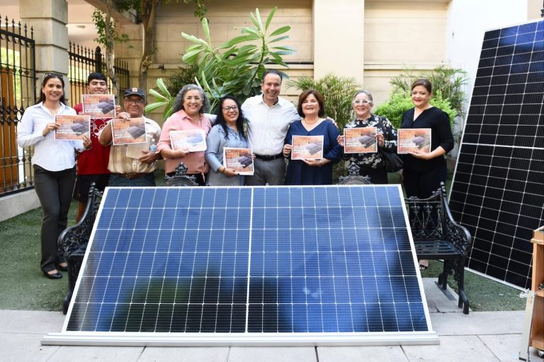 Entrega Toño Astiazarán paneles solares a hermosillenses cumplidos que participaron en promoción