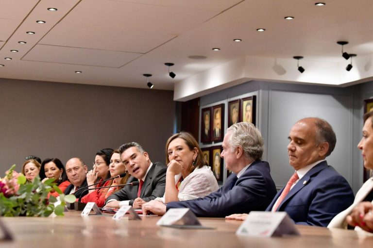 Se reúne Xochitl Gálvez con expresidentes del PRI y dirigencia nacional