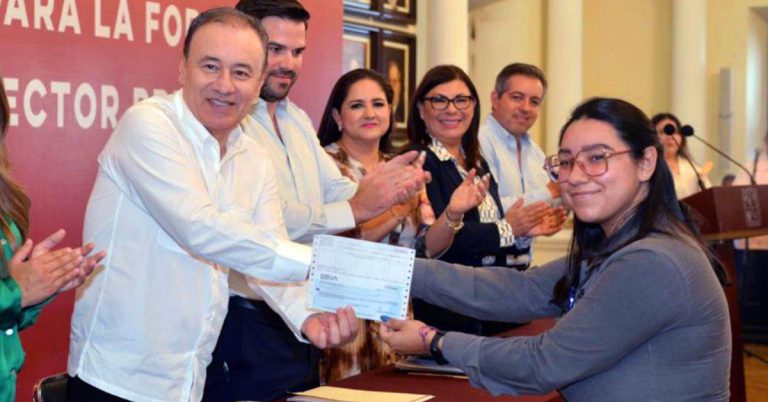 Con becas y experiencia laboral brindamos más oportunidades a nuestros jóvenes: Alfonso Durazo
