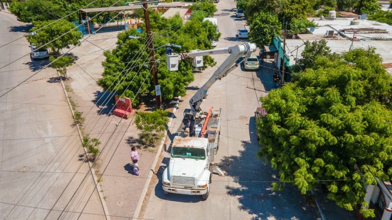 Avanza Ayuntamiento de Guaymas en la atención e instalación de luminarias