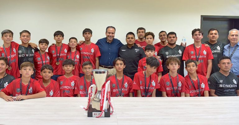 Celebra Toño Astiazarán bicampeonato nacional de jóvenes futbolistas hermosillenses