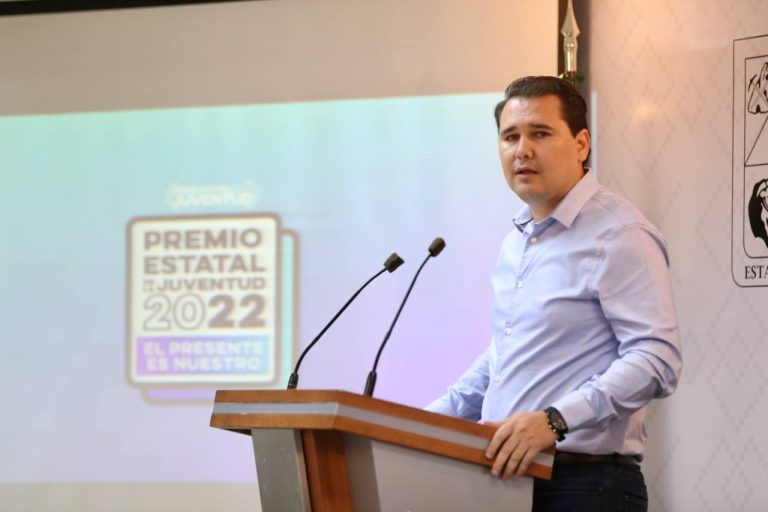 Adolfo Salazar no se registra, se queda colaborando con Alfonso Durazo