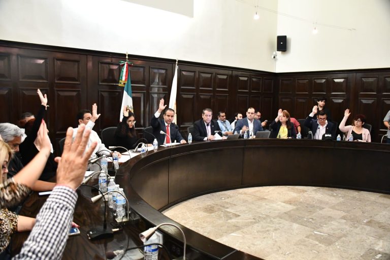 Nalgas prontas con iniciativa en el Ayuntamiento.