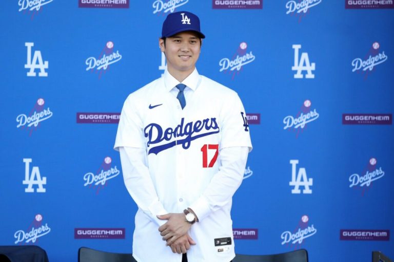 Shohei Ohtani se presenta con los Dodgers de Los Ángeles
