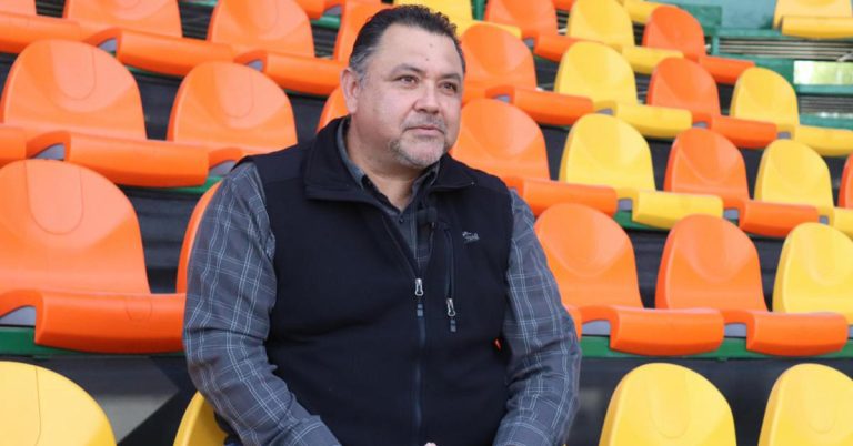 Carlos Emilio Acosta llega al Salón de la Fama a reunirse con el “Cangas”