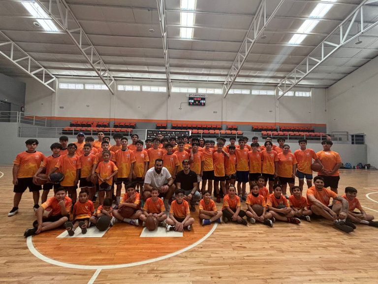 Organizan exitosa clínica de baloncesto para niños de 9 a 17 años de edad en Gimnasio Nacameri