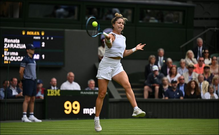 Mexicana Renata Zarazúa juega en Wimbledon