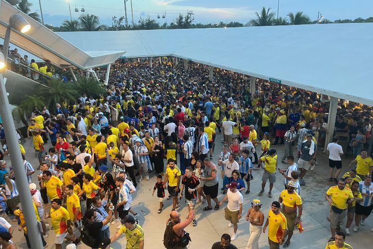 ¡Caos en la Final de la Copa América! Estampida de aficionados dan portazo en el Hard Rock Stadium