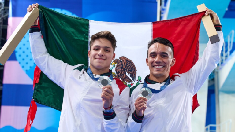 Olvera y Celaya consiguen plata en el trampolín de tres metros