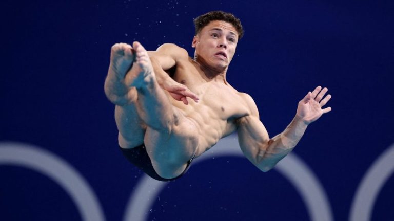Osmar Olvera avanza a la final de trampolín de tres metros