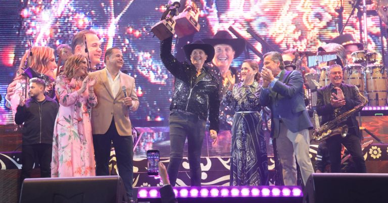 Vinofest San Carlos 2026; vino, playa y pasarela política